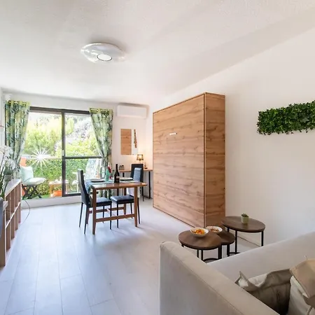 Les Flamants Roses - Studio Avec Balcon Apartment Nimes